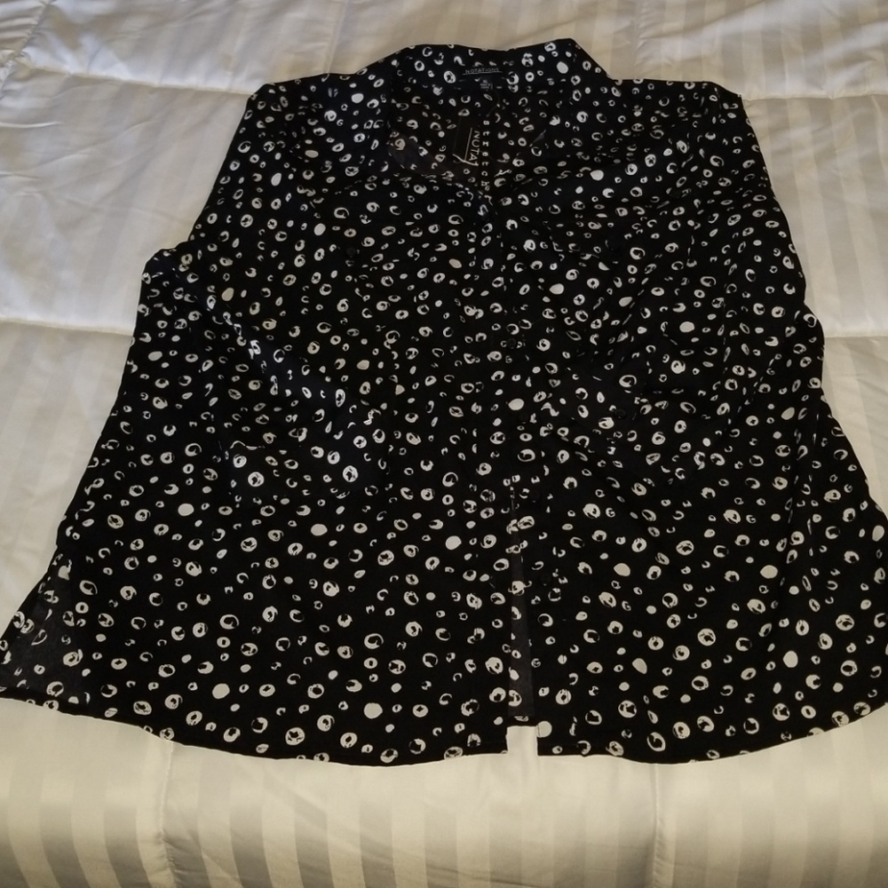 NOTATIONS Bland and White Dot Blouse/Top (a13)